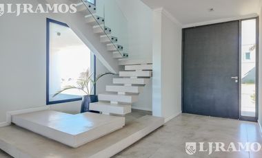 Increible casa en Venta en Barrio Muelles Puertos