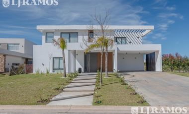 Increible casa en Venta en Barrio Muelles Puertos