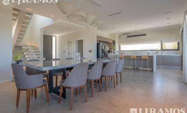 Increible casa en Venta en Barrio Muelles Puertos