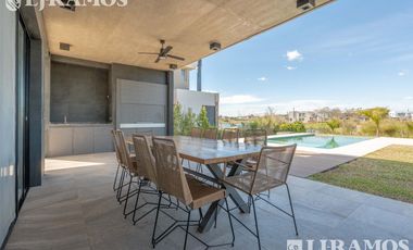 Increible casa en Venta en Barrio Muelles Puertos