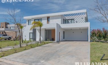 Increible casa en Venta en Barrio Muelles Puertos