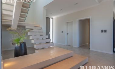 Increible casa en Venta en Barrio Muelles Puertos