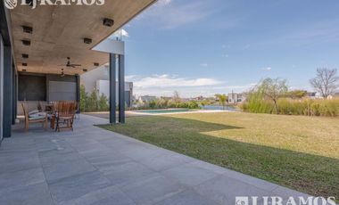 Increible casa en Venta en Barrio Muelles Puertos