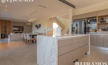Increible casa en Venta en Barrio Muelles Puertos