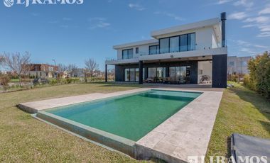 Increible casa en Venta en Barrio Muelles Puertos