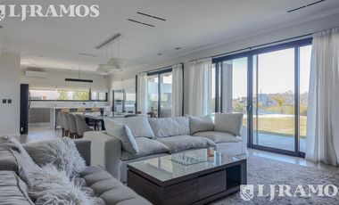 Increible casa en Venta en Barrio Muelles Puertos