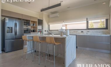Increible casa en Venta en Barrio Muelles Puertos