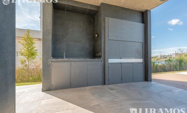 Increible casa en Venta en Barrio Muelles Puertos