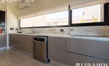 Increible casa en Venta en Barrio Muelles Puertos