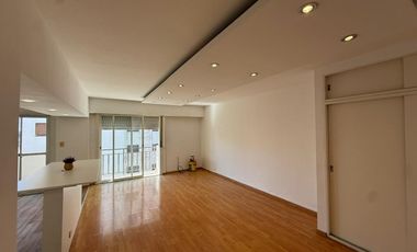 Amplio departamento monoambiente en alquiler en Wilde Centro