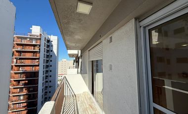 Amplio departamento monoambiente en alquiler en Wilde Centro