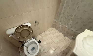 Amplio departamento monoambiente en alquiler en Wilde Centro