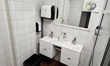 S/piso 200 mts.Amoblado.Calef y a/c propio.Cocina. 2 baños
