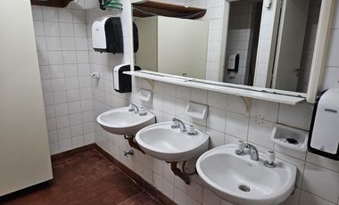 S/piso 200 mts.Amoblado.Calef y a/c propio.Cocina. 2 baños