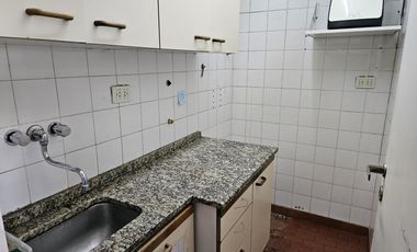 S/piso 200 mts.Amoblado.Calef y a/c propio.Cocina. 2 baños