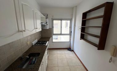 Excelente departamento de tres ambientes en Morón