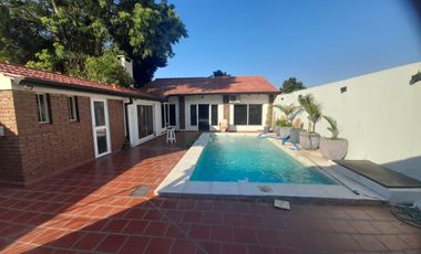 Casa en venta- Camino Centenario