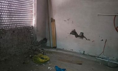 CASA A REFACCIONAR SOBRE AVENIDA LARRAZABAL CON FONDO