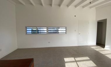 Casa a estrenar 2 dormitorios en Barrio La Raquela. Apto credito!