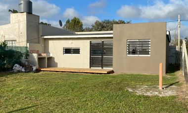 Casa a estrenar 2 dormitorios en Barrio La Raquela. Apto credito!