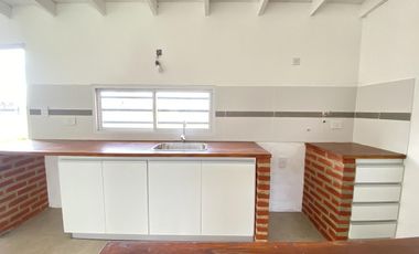 Casa a estrenar 2 dormitorios en Barrio La Raquela. Apto credito!