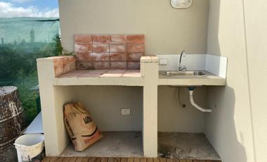 Casa a estrenar 2 dormitorios en Barrio La Raquela. Apto credito!