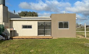 Casa a estrenar 2 dormitorios en Barrio La Raquela. Apto credito!