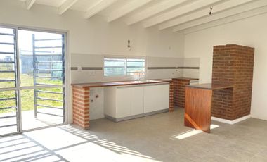 Casa a estrenar 2 dormitorios en Barrio La Raquela. Apto credito!