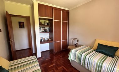 HERMOSA PROPIEDAD EN LA GRANJA - 7000 m2 PARQUIZADOS - MODERNA