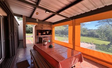 HERMOSA PROPIEDAD EN LA GRANJA - 7000 m2 PARQUIZADOS - MODERNA