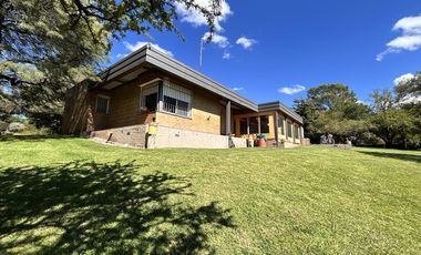 HERMOSA PROPIEDAD EN LA GRANJA - 7000 m2 PARQUIZADOS - MODERNA