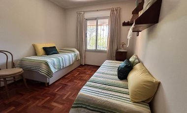 HERMOSA PROPIEDAD EN LA GRANJA - 7000 m2 PARQUIZADOS - MODERNA