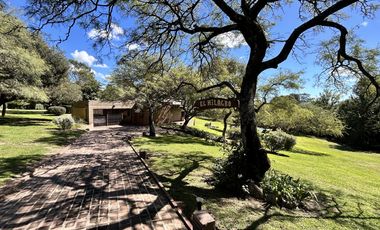 HERMOSA PROPIEDAD EN LA GRANJA - 7000 m2 PARQUIZADOS - MODERNA