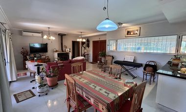 HERMOSA PROPIEDAD EN LA GRANJA - 7000 m2 PARQUIZADOS - MODERNA