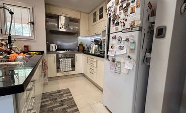 HERMOSA PROPIEDAD EN LA GRANJA - 7000 m2 PARQUIZADOS - MODERNA