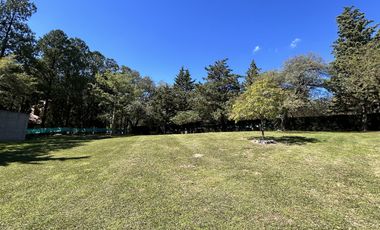 HERMOSA PROPIEDAD EN LA GRANJA - 7000 m2 PARQUIZADOS - MODERNA