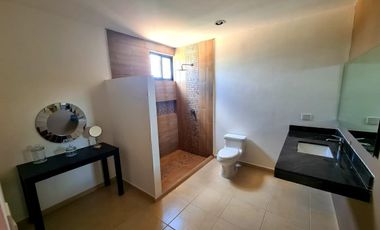 Casa en privada con áreas verdes en Conkal, Mérida