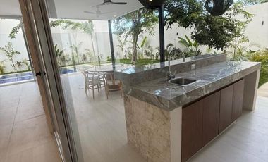 Casa en privada exclusiva en Xcanatún, Mérida