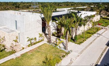 Casa en privada exclusiva en Xcanatún, Mérida