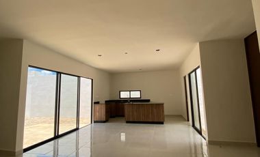 Casa al norte de Mérida Conkal, de una sola planta en privada