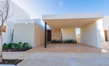 Casa al norte de Mérida Conkal, de una sola planta en privada