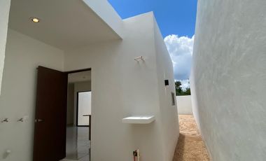 Casa al norte de Mérida Conkal, de una sola planta en privada