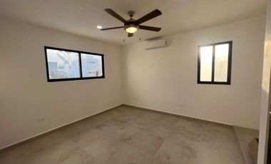 Casa al norte de Mérida Conkal, en privada con salón de eventos