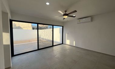 Casa al norte de Mérida Conkal, en privada con salón de eventos
