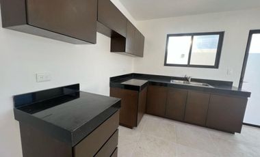 Casa al norte de Mérida Conkal, en privada con salón de eventos