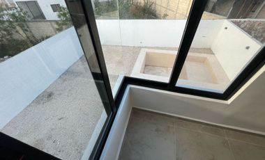 Casa al norte de Mérida Conkal, en privada con salón de eventos