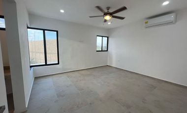 Casa al norte de Mérida Conkal, en privada con salón de eventos