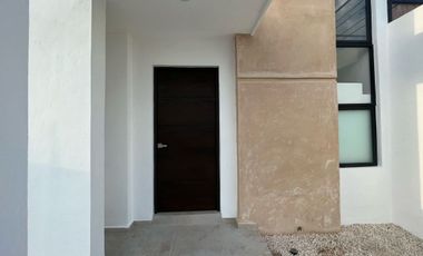 Casa al norte de Mérida Conkal, en privada con salón de eventos