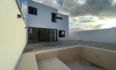 Casa al norte de Mérida Conkal, en privada con salón de eventos