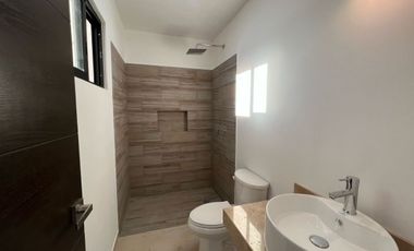 Casa al norte de Mérida Conkal, en privada con salón de eventos